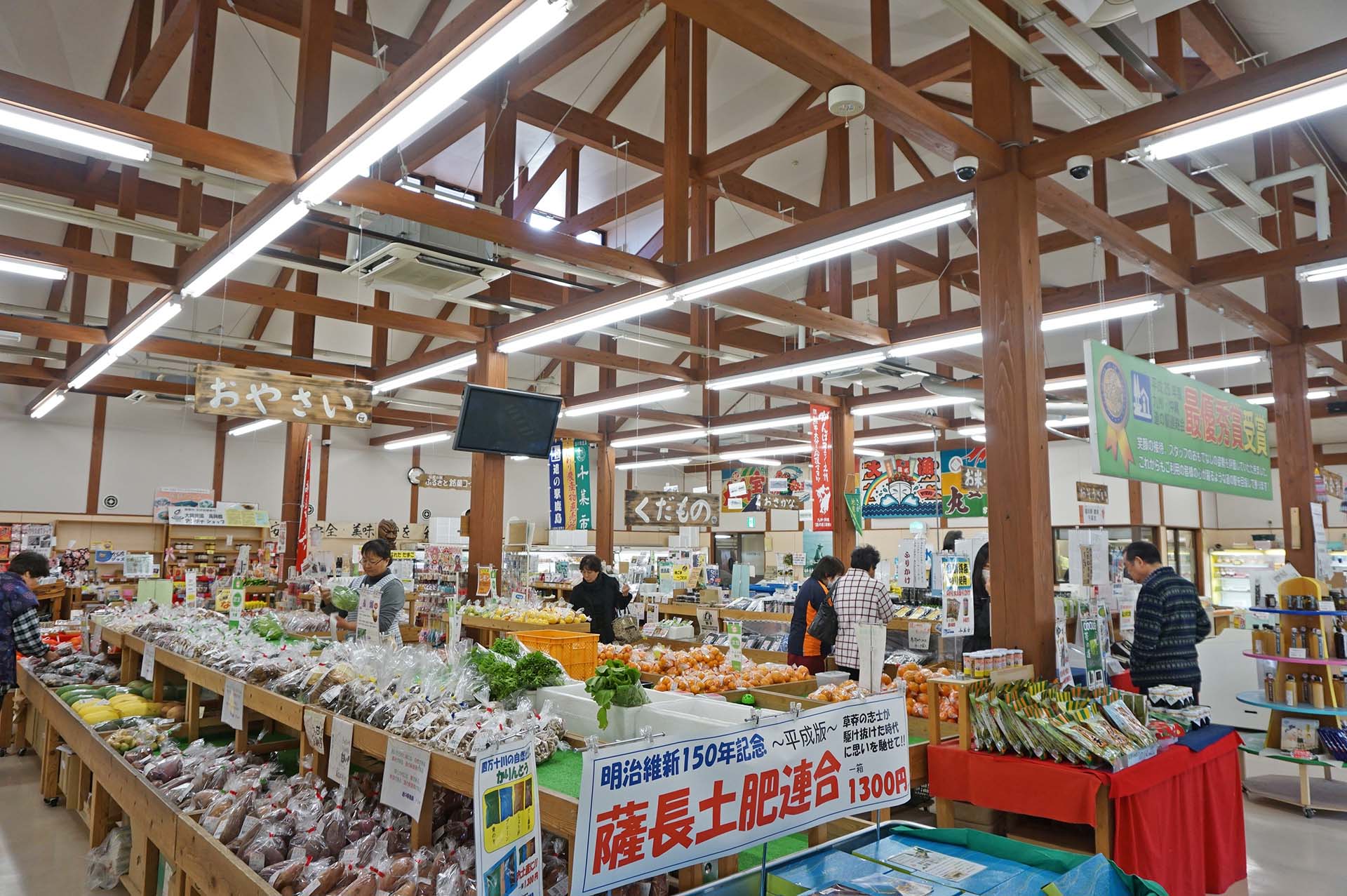 千菜市では鹿島市の特産品や有明海の食材が揃う