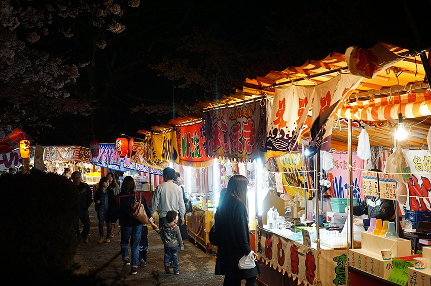 旭ヶ岡公園の桜まつりの屋台