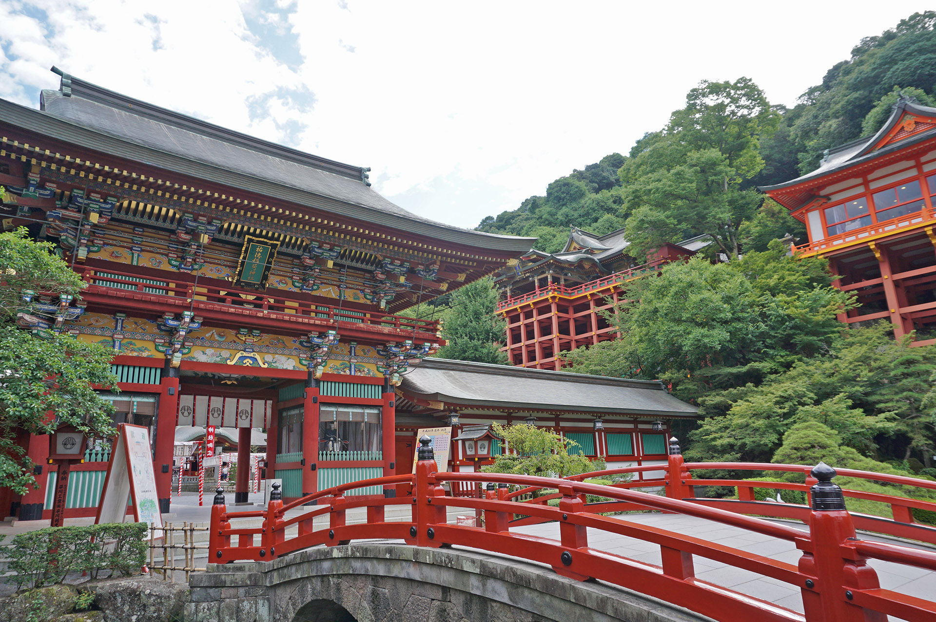 佐賀県の定番観光スポット、祐徳稲荷神社の見所や楽しみ方 -【鹿島市 